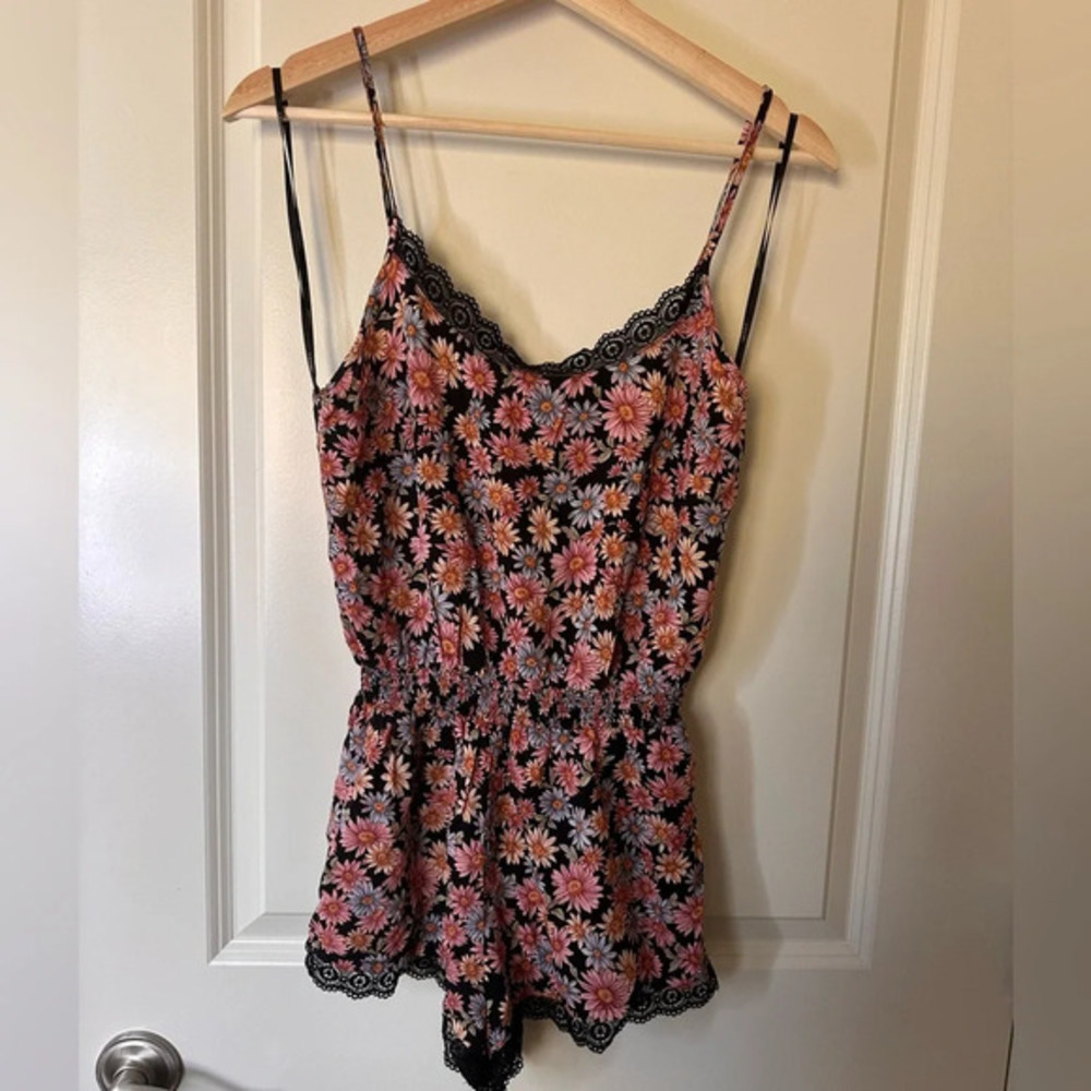 5/$25 Forever 21 Floral Lace Trim Romper M CLEARANCE